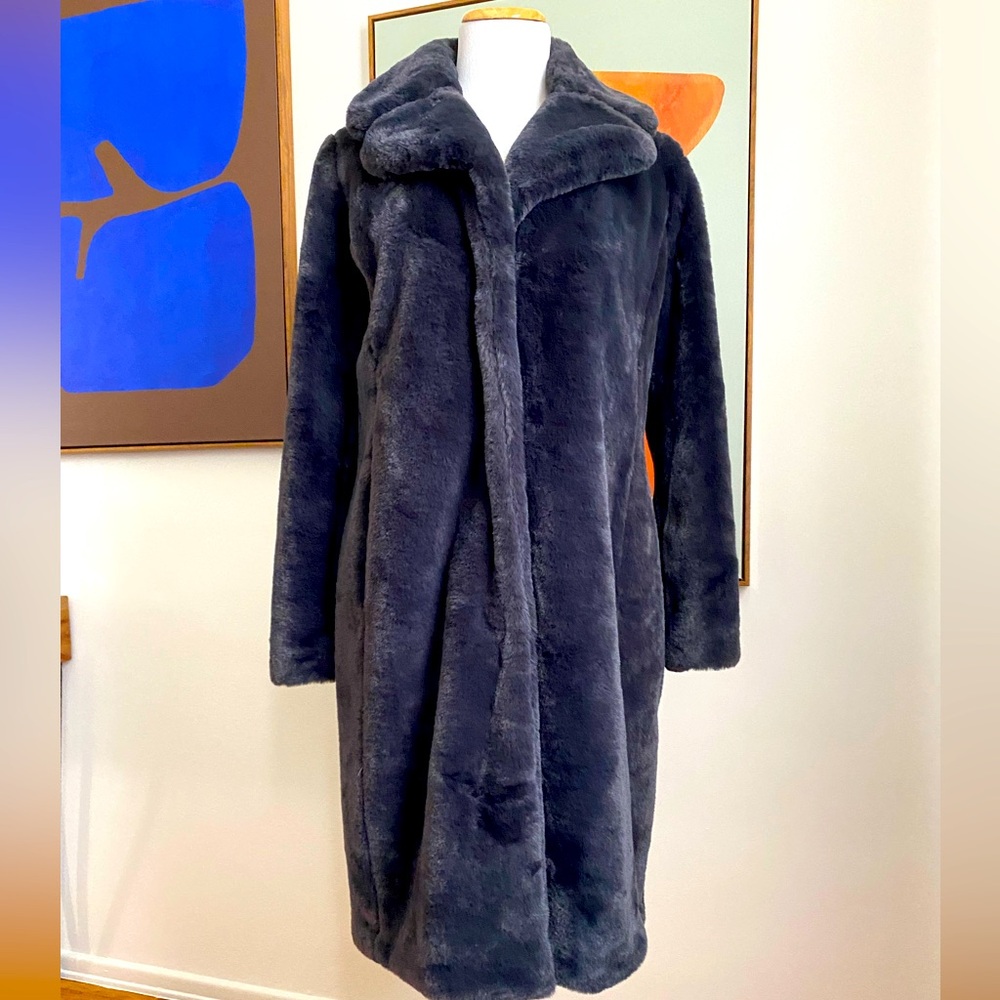 NWOT PLUSH FAUX FUR COAT!